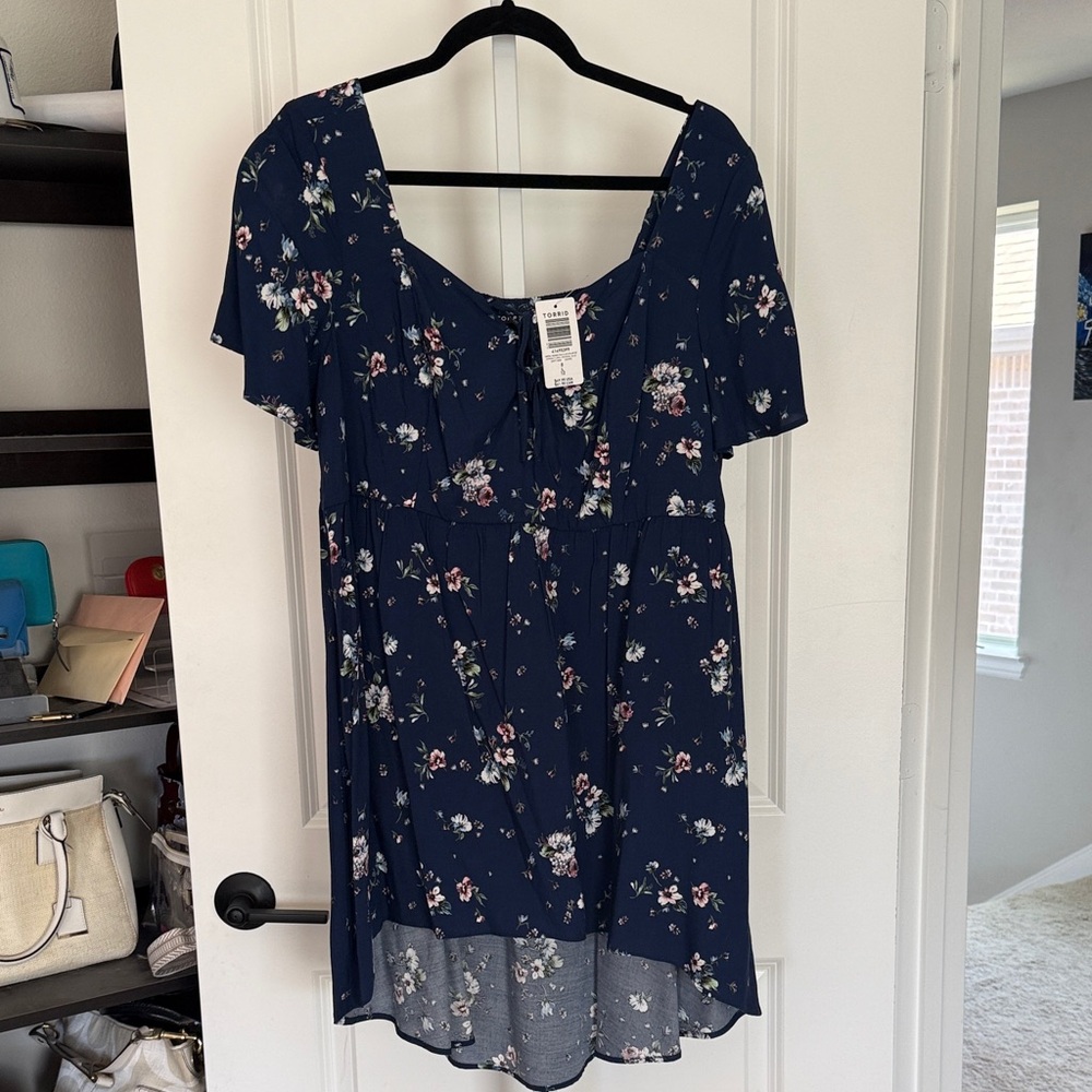 Floral Navy Torrid Top SZ0